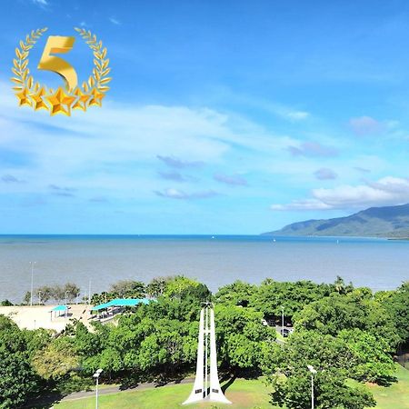 Cairns Luxury Seaview Apartment Eksteriør billede
