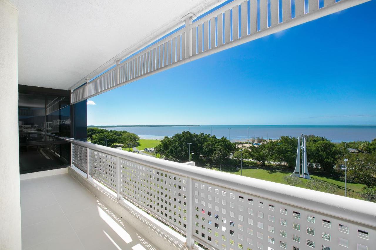 Cairns Luxury Seaview Apartment Eksteriør billede