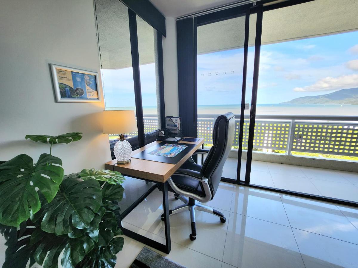 Cairns Luxury Seaview Apartment Eksteriør billede