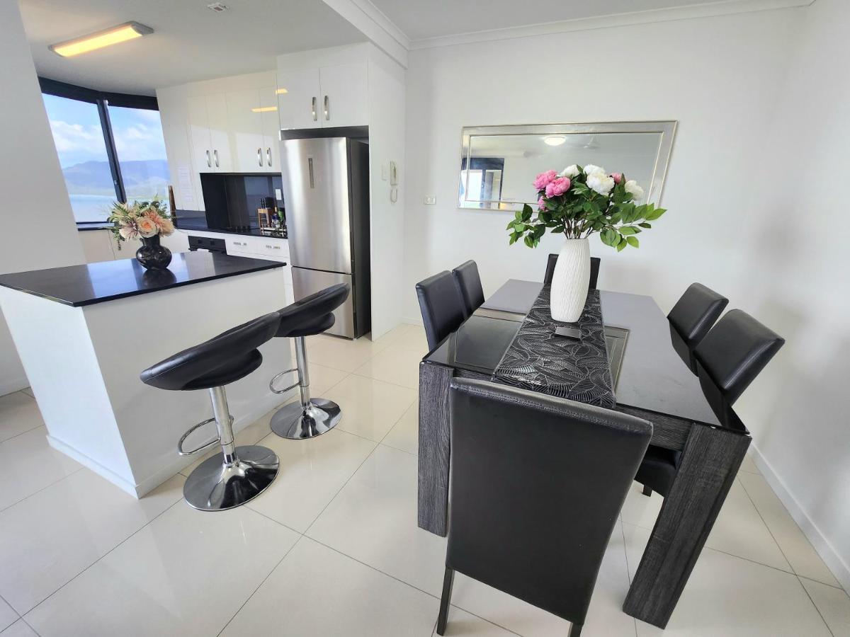Cairns Luxury Seaview Apartment Eksteriør billede