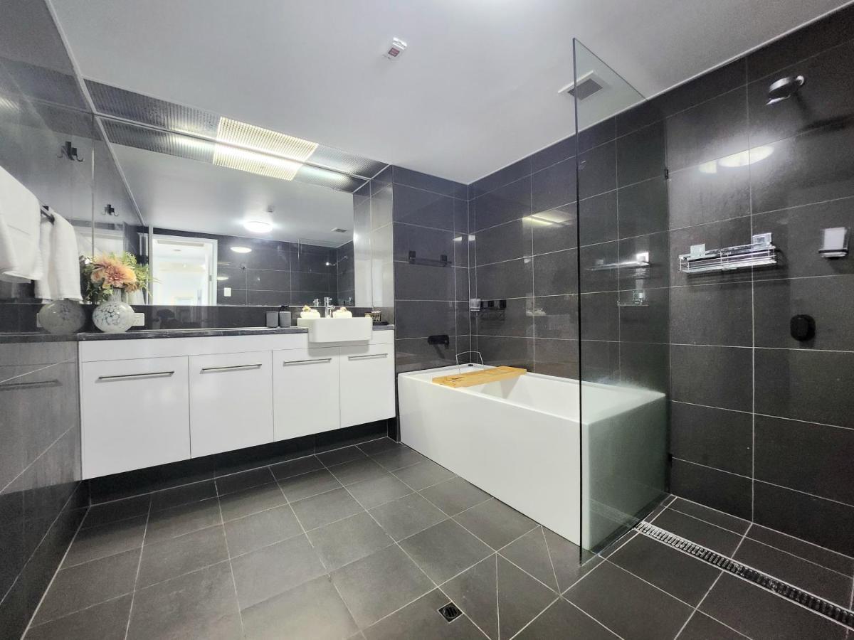 Cairns Luxury Seaview Apartment Eksteriør billede